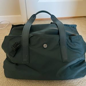 lululemon druffel bag